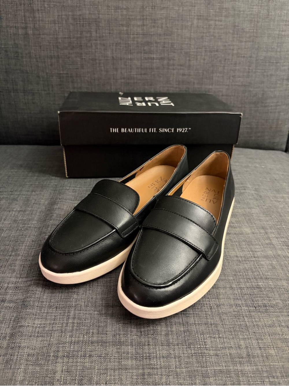 Naturalizer Karis Women’s 7 Wide Black Leather Slip On Flats Loafers Shoes NWB